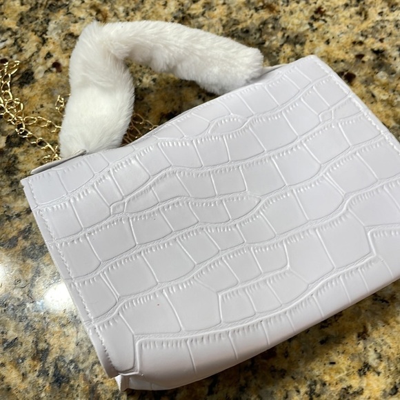 White Vegan Croc Fur Handle Statement Hand Bag - Picture 9 of 14